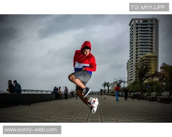 足球花式动作大揭秘：从基础技巧到炫酷表演的全方位指南