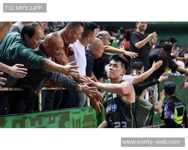 核心外援缺阵林葳孤军奋战赵睿复出再度受伤险遭逆转