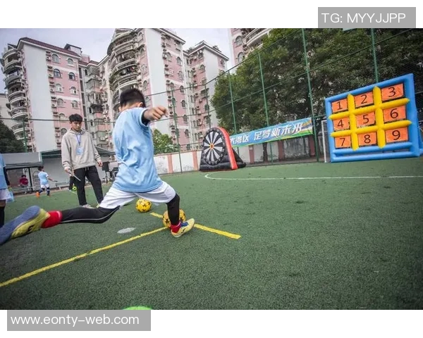 足球与CF的完美结合探讨如何提升球员竞技水平与团队协作能力