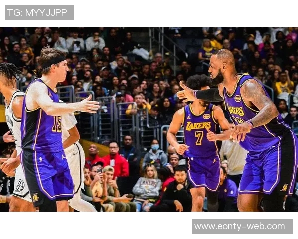 2012年湖人与快船的经典对决回顾与赛季精彩瞬间分析 2012年湖人与快船的经典对决回顾与赛季精彩瞬间分析